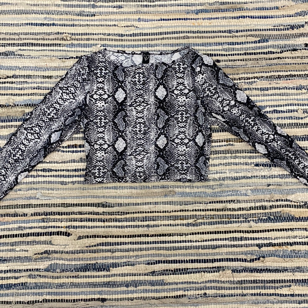 WINDSOR SNAKE PRINT TOP
